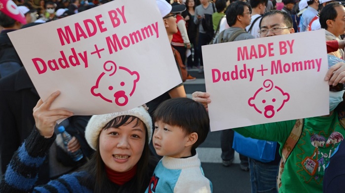 Taiwanese protest for, against same-sex marriage bill 